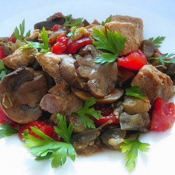 Daging dengan jamur kering: resep untuk oven dan multicooker