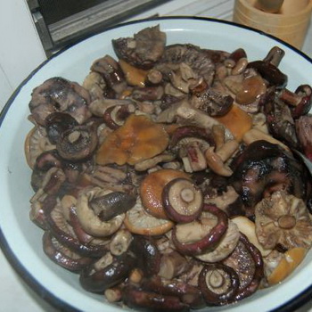 多种方式烹制黑奶蘑菇