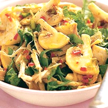 Salad pedas dengan jamur kaleng