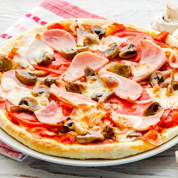 Pizza dengan cendawan dan ham: resipi mudah
