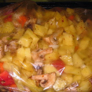 תפוחי אדמה עם פטריות מבושלים בשרוול צלייה