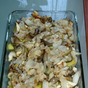 Cendawan tiram dengan kentang dalam kuali, dalam ketuhar dan periuk perlahan