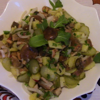 Resep salad lezat dengan jamur dan kentang