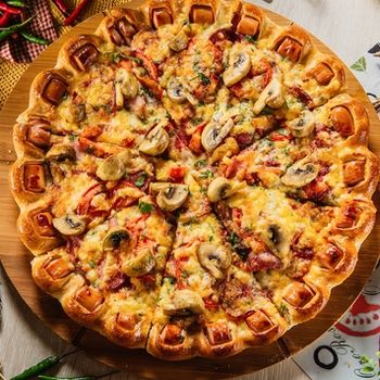 Cara memasak pizza dengan daging cincang dan jamur