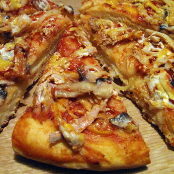 Pizza dengan ayam dan jamur: teknologi memasak