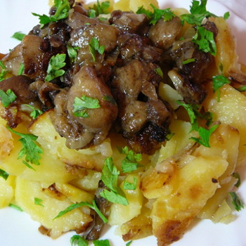 Mantega, fregida amb patates en una paella i en una olla de cocció lenta