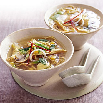 Sup Champignon dengan mie: resep untuk hidangan pertama